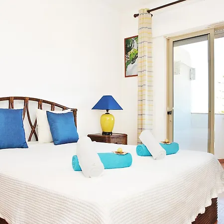 Apartment For 4 People With Shared Pool Апартаменты