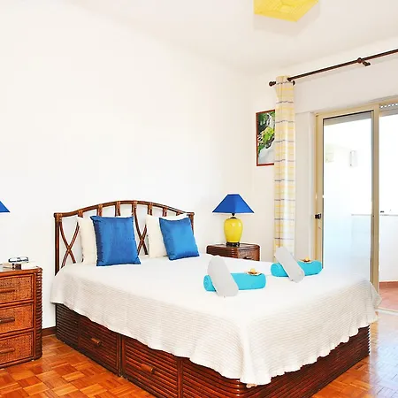 Apartment For 4 People With Shared Pool Албуфейра